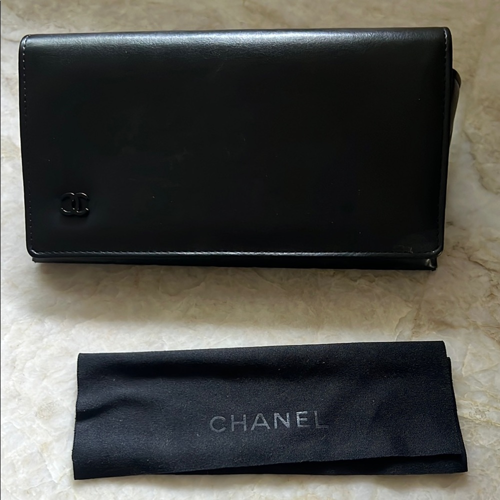 CHANEL Black Sunglasses Elegant Accessories - Picture 5 of 5